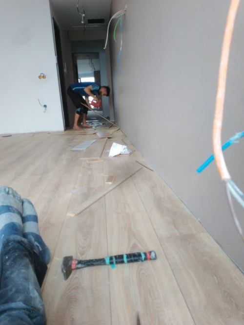 Parquet en bois stratifié et LVT 