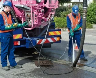 Camion Aspirateur Des Produits Chimiques Avec Un Camion Hydrocureur Vidangeurs