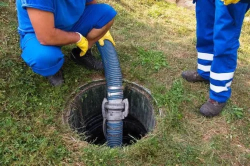 Camion Aspirateur Des Produits Chimiques Avec Un Camion Hydrocureur Vidangeurs