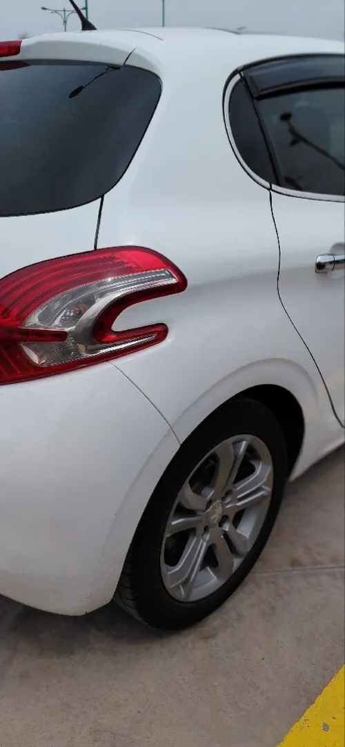 Peugeot 208 2015 Allure