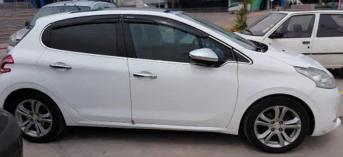 Peugeot 208 2015 Allure