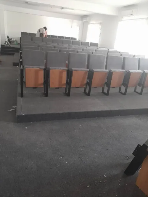 Chaise de conférence R70
