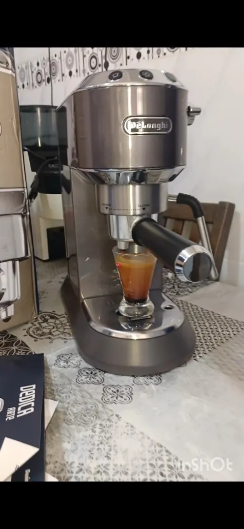 Machine a café delonghi dedica