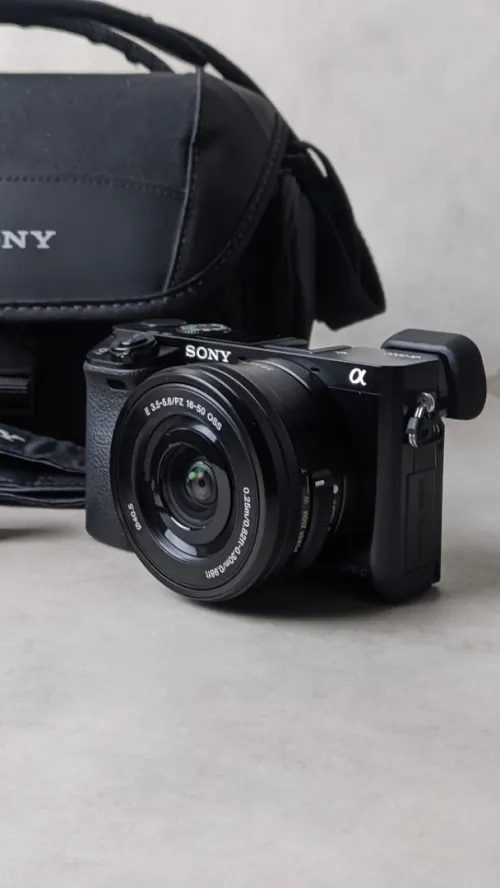 Sony Alpha a6000 + Combo 