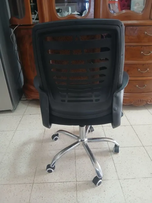 Chaises de bureau avec roulette (20) et (10) chaises de bureau sans  roulettes