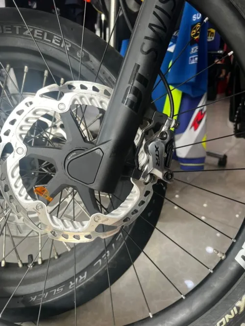 Vélo électrique la marque Porsche illimité 250 pièces sur le monde se vélo numéro 21 avec charger 