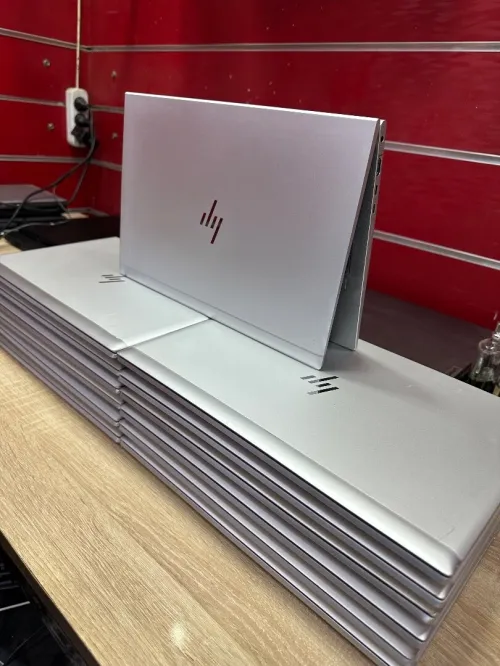 Hp elitbook 840 g7 i5 11em 8/256 ssd Lecron 14 pouces très bon état