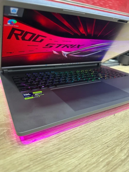 Asus strix G18 ultra 9 275Hx 32gb ram 1tr ssd Rtx 5080 (16gb) Lecron 18 pouces