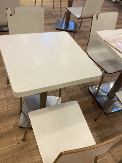 Table et chaise fast food