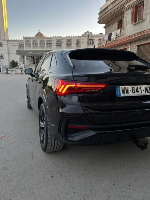 Audi Q3 2024 S-line black édition