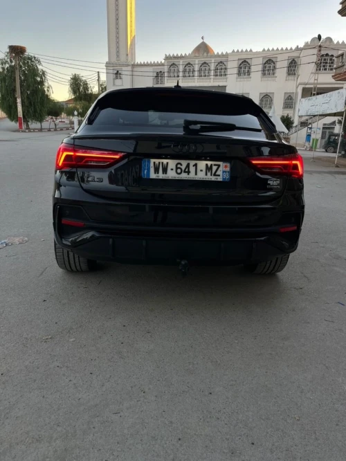 Audi Q3 2024 S-line black édition