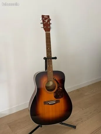 guitare acoustique folk Yamaha