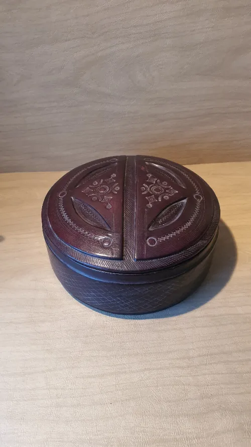 Boite à bijoux en cuir repoussé Touareg avec joli motif, fait main