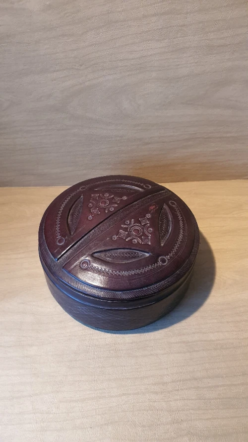 Boite à bijoux en cuir repoussé Touareg avec joli motif, fait main
