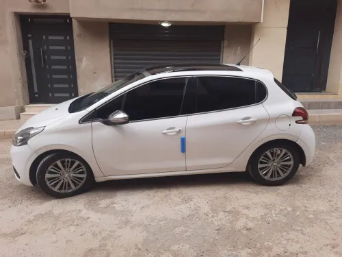 Peugeot 208 2019 Silver Line