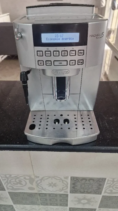 Cafetière delonghi magnifica S plus