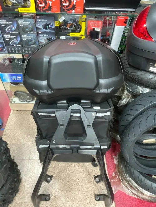 MALETTE YAMAHA xmax 300  avec support