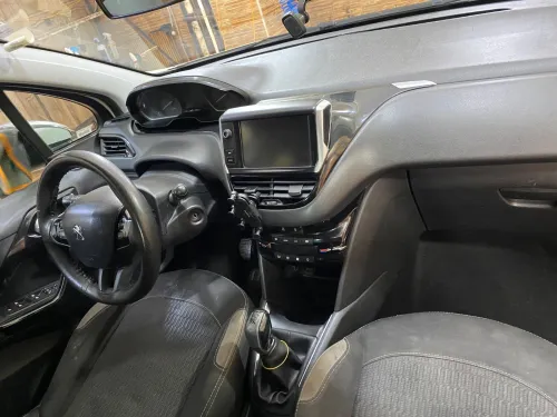 Peugeot 208 2015 Active Facelift