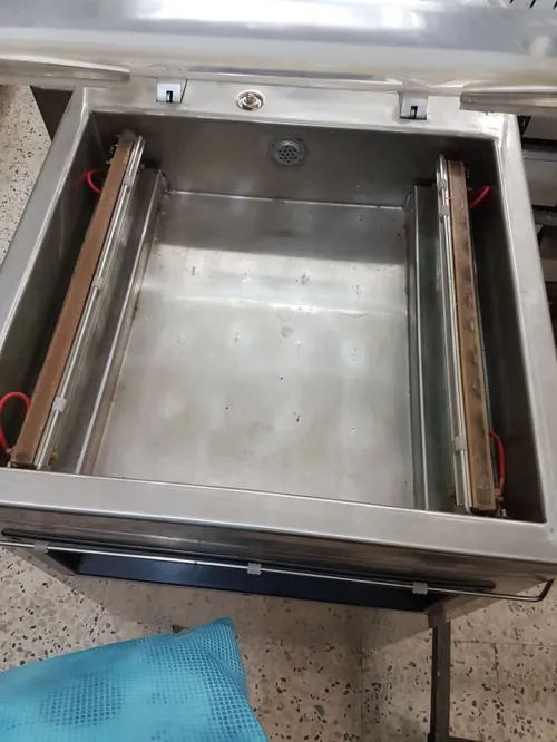 Machine éplucheuse et coupe frites électrique et une machine sous vide