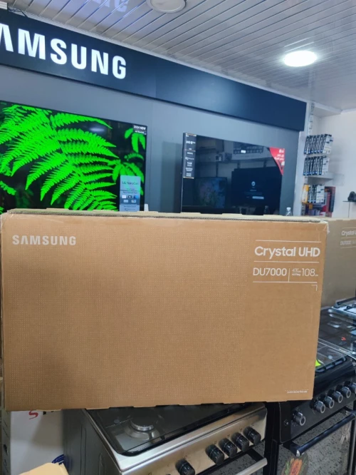 Téléviseur SAMSUNG 43" UHD 4K CRYSTAL DU7000 SMART TV UA43DU7000 avec Récepteur intégré