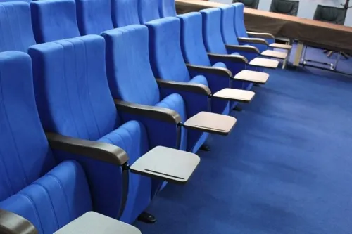 Chaise conférence et théâtre en polyuréthane pied normal et central 