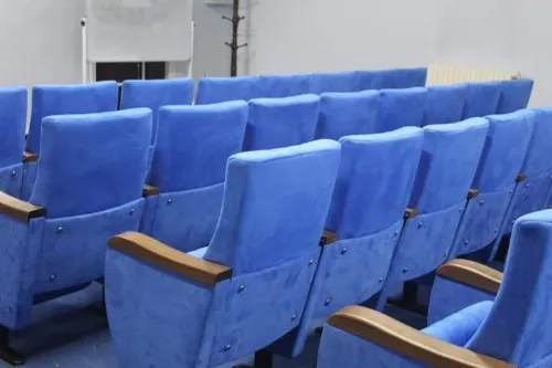Chaise conférence et théâtre en polyuréthane pied normal et central 