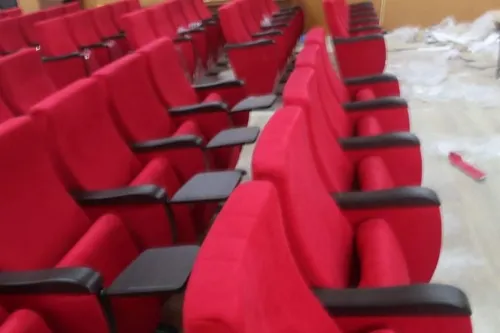 Chaise conférence et théâtre en polyuréthane pied normal et central 