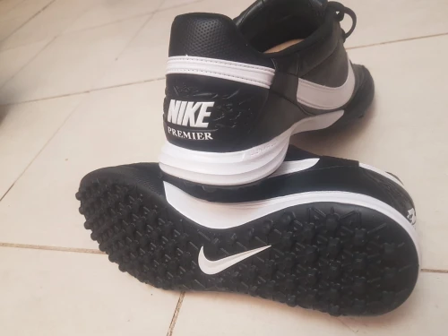 Nike artificiel-turf