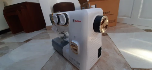 آلة خياطة جديدة