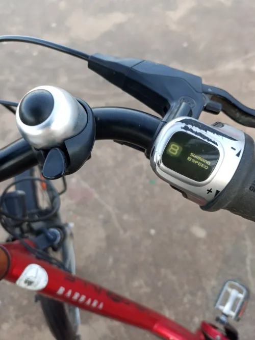 Vélo ville électrique avec chargeur marche bien tél