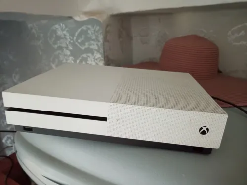 Xbox one s avec les CD es manettes