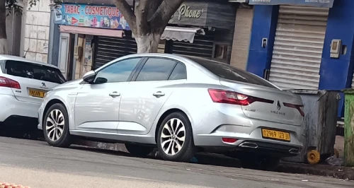 Renault Megane 4  2023 Itens