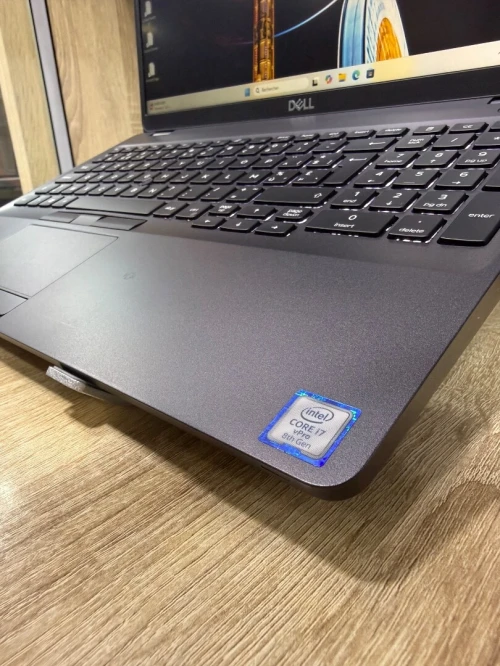 DELL LATITUDE 5500| i7 8eme |RAM 16Go | SSD 256Go| Écran 15,6 FHD | GPU Intel UHD + Radeon X540