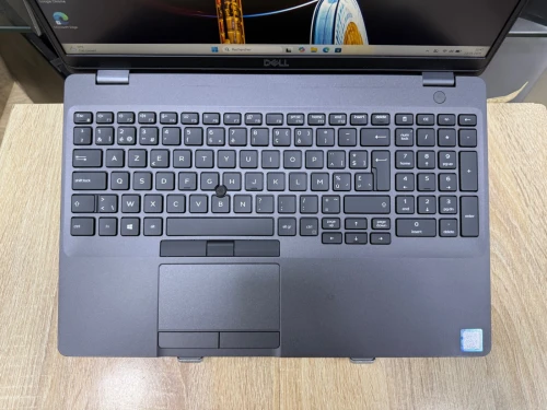 DELL LATITUDE 5500| i7 8eme |RAM 16Go | SSD 256Go| Écran 15,6 FHD | GPU Intel UHD + Radeon X540