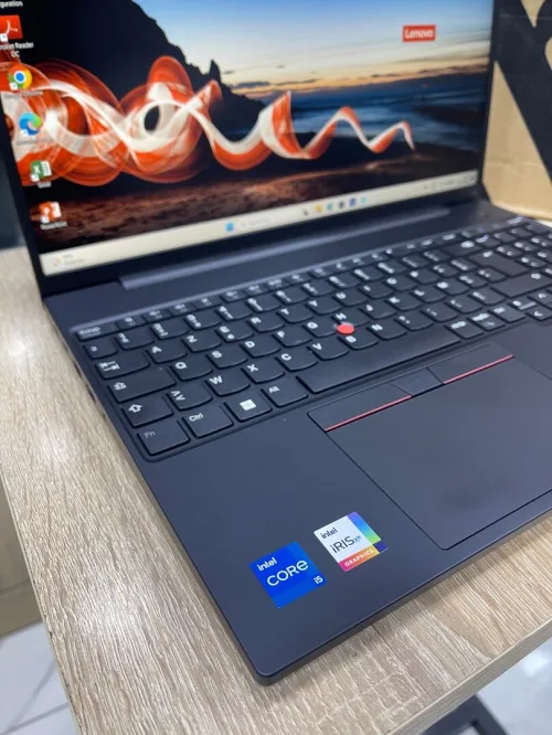 LENOVO THINKPAD E16 Gen 1 | i5 1335U | RAM 16 | SSD 256 | Écran 16 Pouce | jamais utilisé