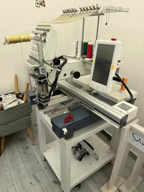Machine a couture broderie