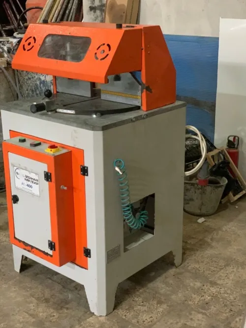 Machiné Coupeuse Numérique PVC aluminium