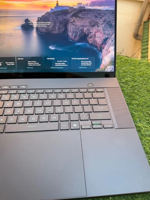 ASUS ROG Zephyrus G16 / Ultra 9 285Hx/ RTX 5070/RAM: 16GB
