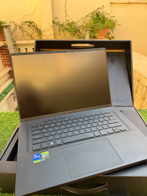 Asus Rog zephyrus M16 i9 13 em RTX 4070 /1 TB / 16 RAM ÉCRAN 16 240Hz
