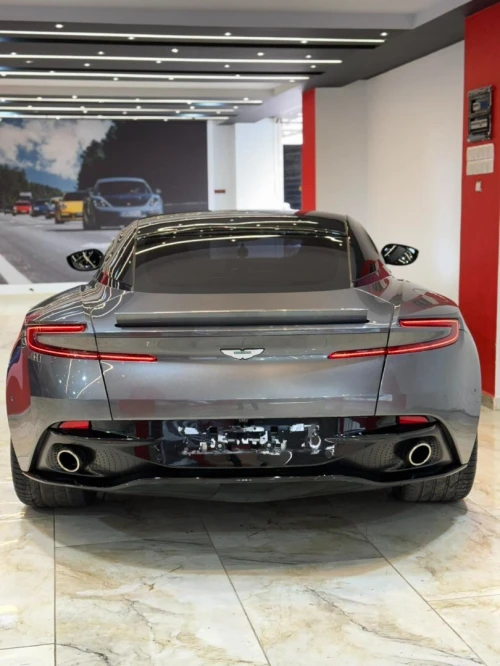 location de voiture luxe ASTON MARTIN V12
