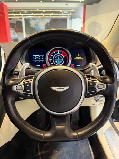 location de voiture luxe ASTON MARTIN V12
