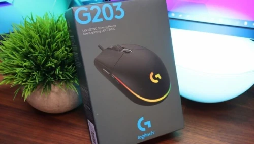 Logitech G203 LIGHTSYNC USB Souris Gaming avec Éclairage RVB Personnalisable