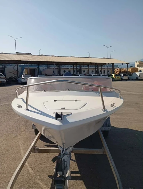 Je mets en vente ce bateau de plaisance en très bon état. Bateau propre et prêt à naviguer Avec remorque  Moteur Yamaha 85cv