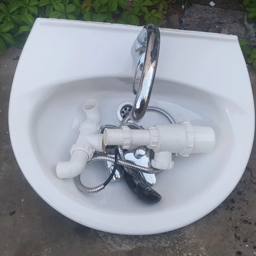  Les toilettes - lavabo salle de bain -lavabo cuisine -la douche 