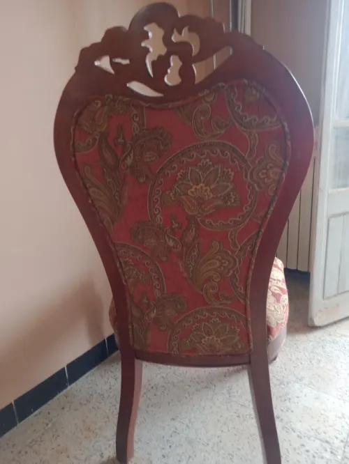 Quatre (04) chaises en hetre massive 