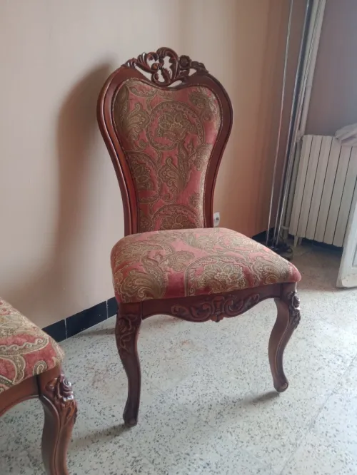 Quatre (04) chaises en hetre massive 