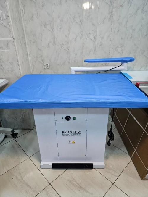 Table de repassage aspirante et chauffante carré طاولة حدادة مستطيلة