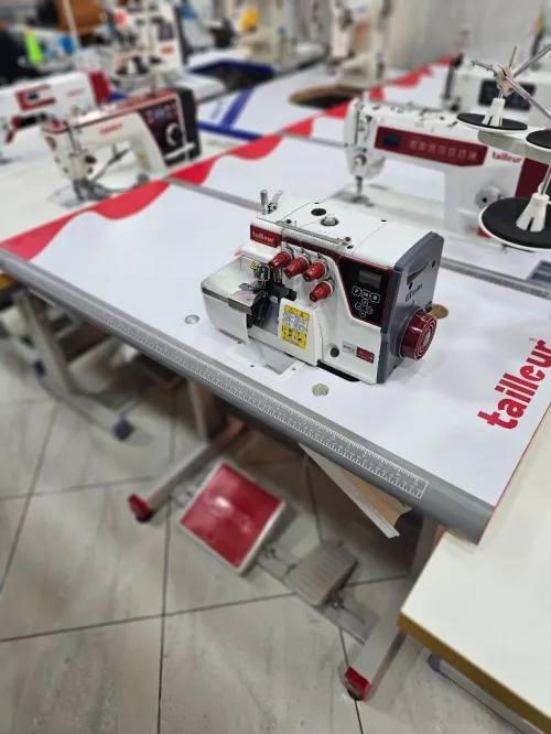 ماكنة سورجي طايور machine a surjeuteuse tailleur 4 file
