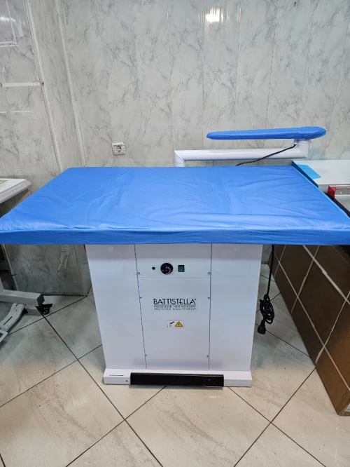 Table de repassage aspirante et chauffante carré طاولة حدادة مستطيلة