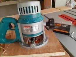 Défonceuse Makita 930W